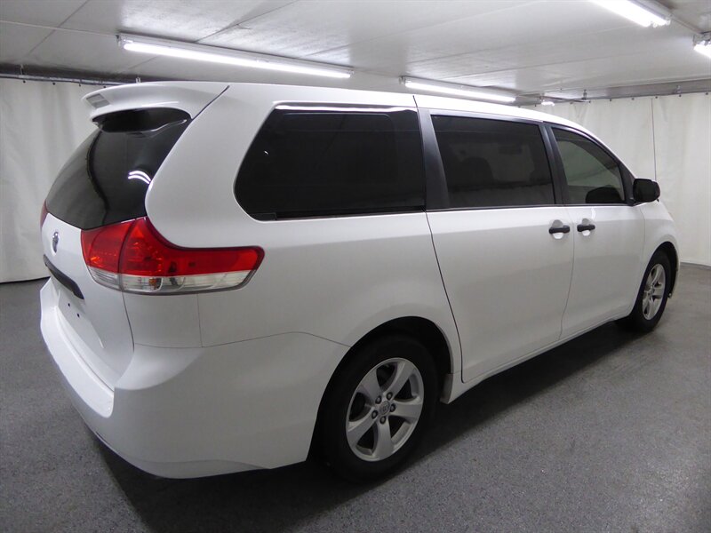 2013 TOYOTA SIENNA - Image 7