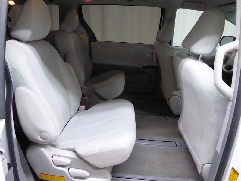 2013 TOYOTA SIENNA - Image 24