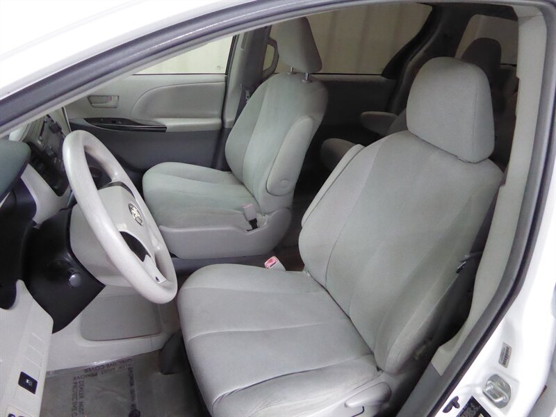 2013 TOYOTA SIENNA - Image 15
