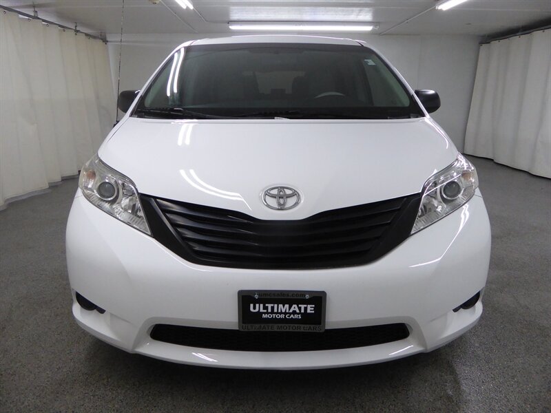 2013 TOYOTA SIENNA - Image 2