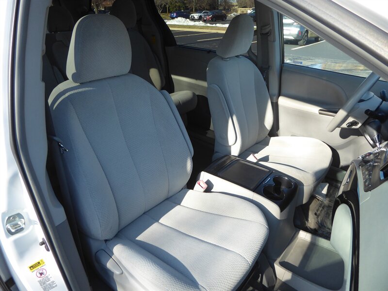2014 TOYOTA SIENNA - Image 23