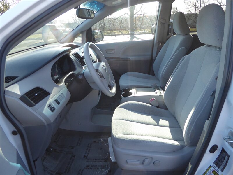 2014 TOYOTA SIENNA - Image 20