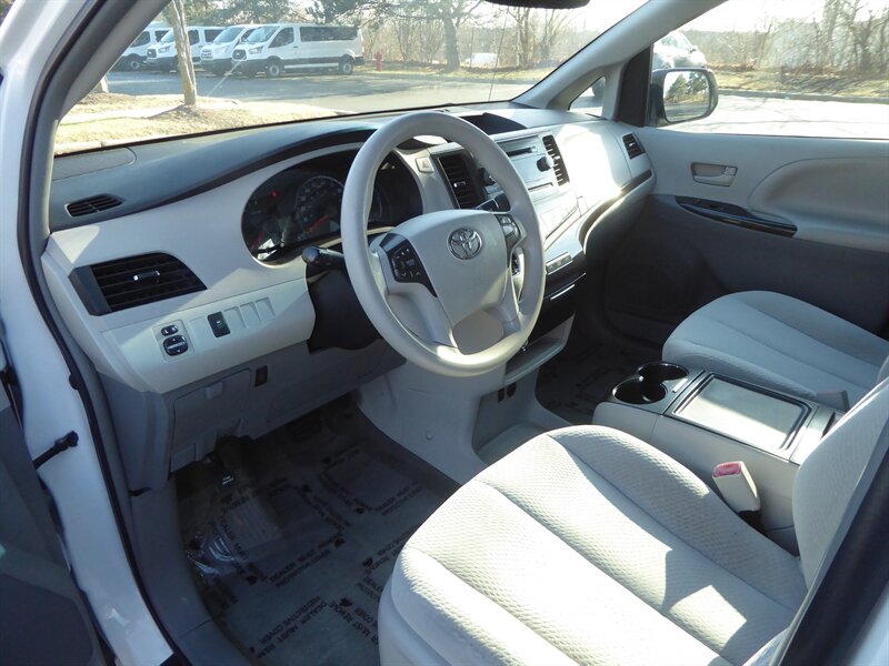 2014 TOYOTA SIENNA - Image 18