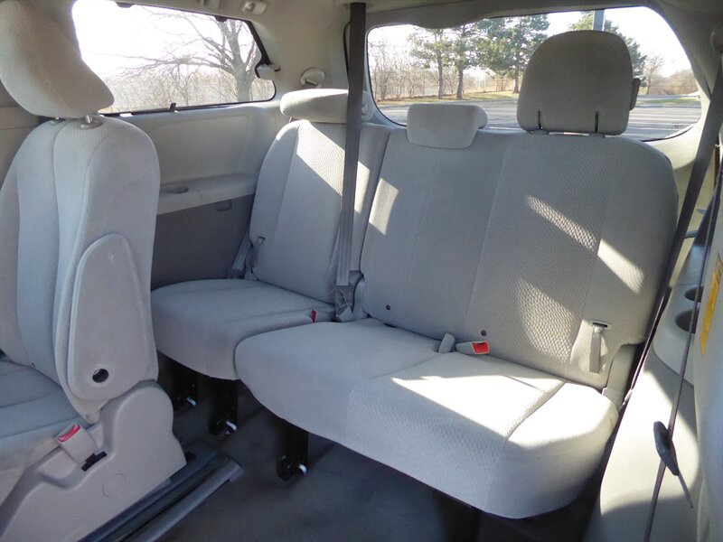 2014 TOYOTA SIENNA - Image 27