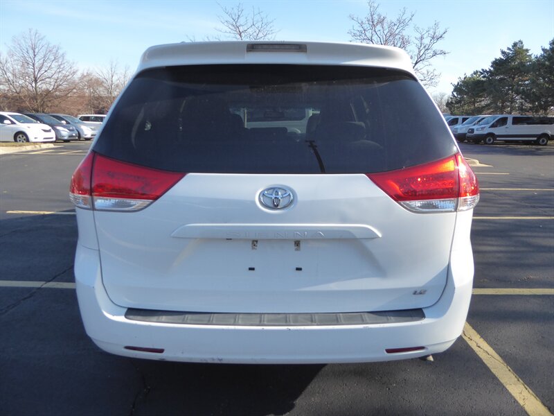 2014 TOYOTA SIENNA - Image 6