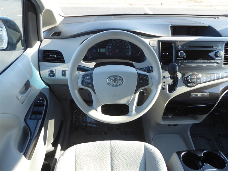 2014 TOYOTA SIENNA - Image 10