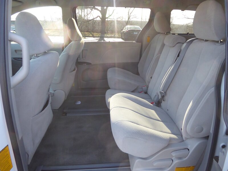 2014 TOYOTA SIENNA - Image 26