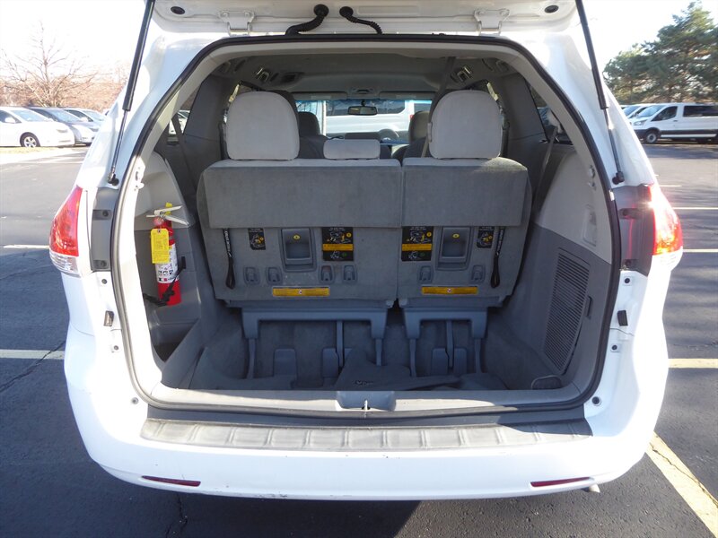 2014 TOYOTA SIENNA - Image 30