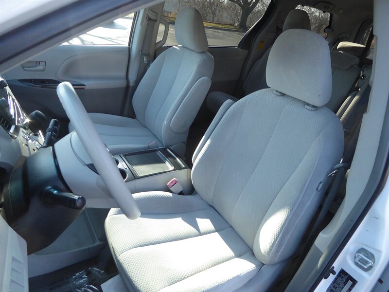 2014 TOYOTA SIENNA - Image 19