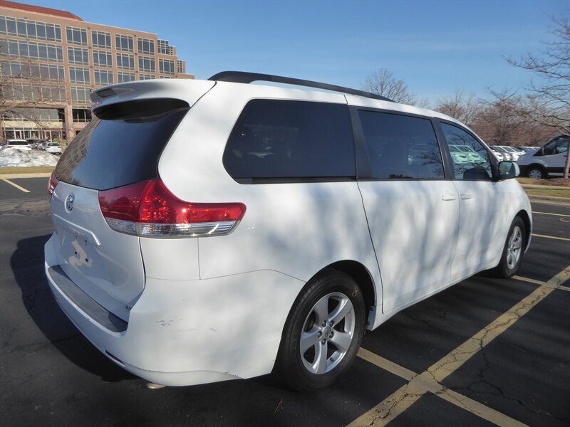2014 TOYOTA SIENNA - Image 7