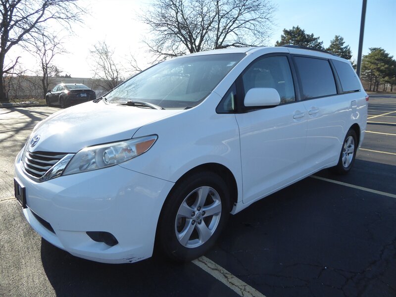 2014 TOYOTA SIENNA - Image 3