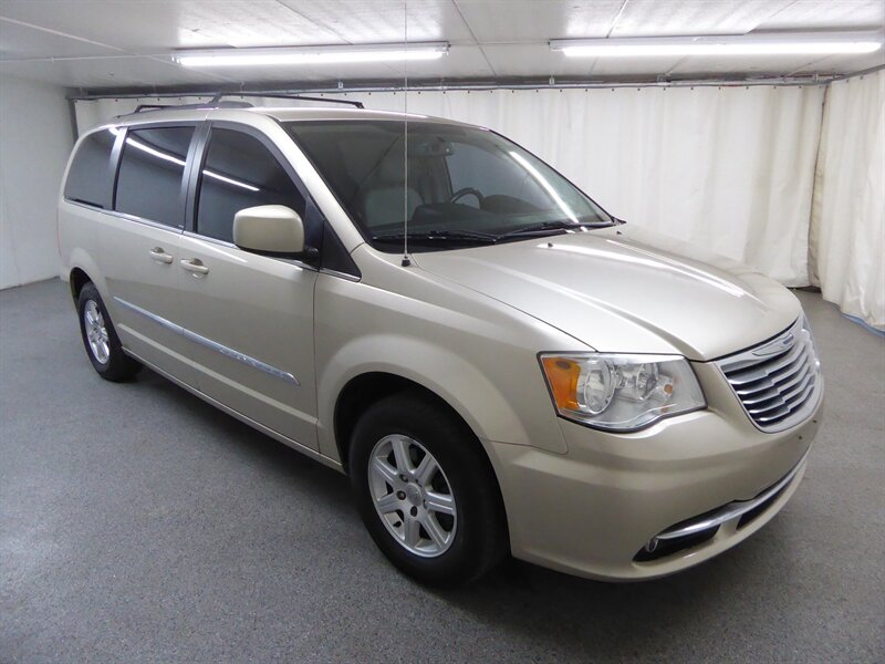 2013 Chrysler Town and Country Touring - Photo 1 - Downers Grove, IL 60515