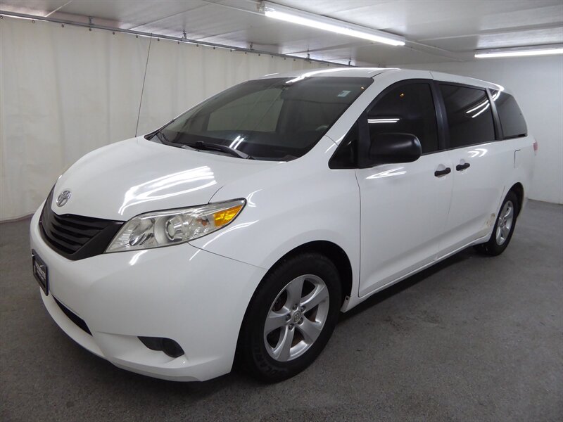 2013 TOYOTA SIENNA - Image 3
