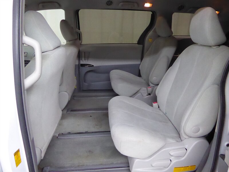 2013 TOYOTA SIENNA - Image 23
