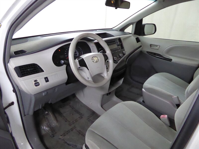2013 TOYOTA SIENNA - Image 15