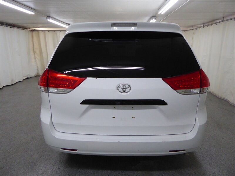 2013 TOYOTA SIENNA - Image 6