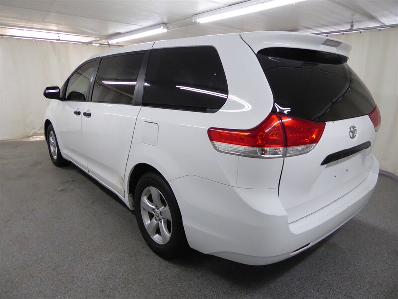 2013 TOYOTA SIENNA - Image 5