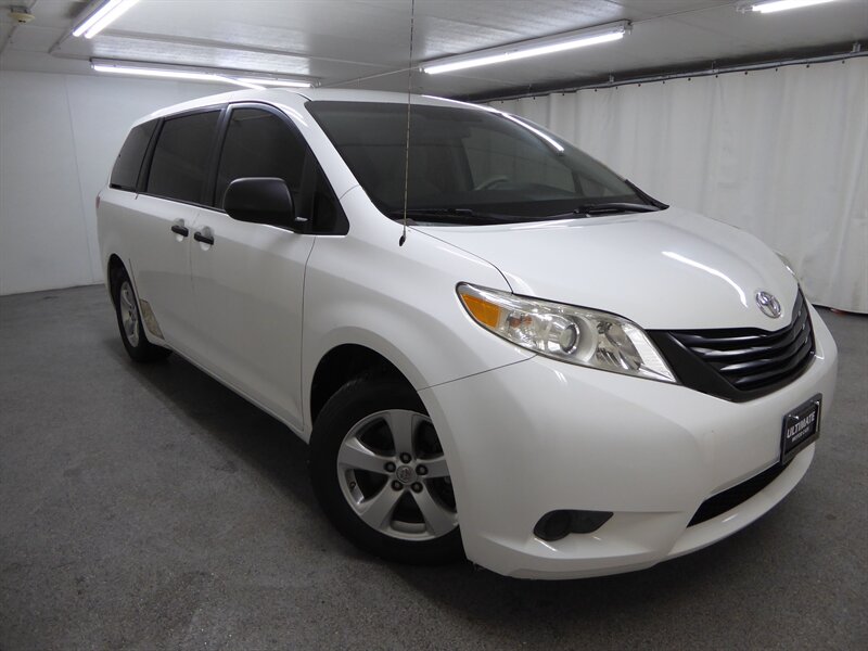 2013 TOYOTA SIENNA - Image 1