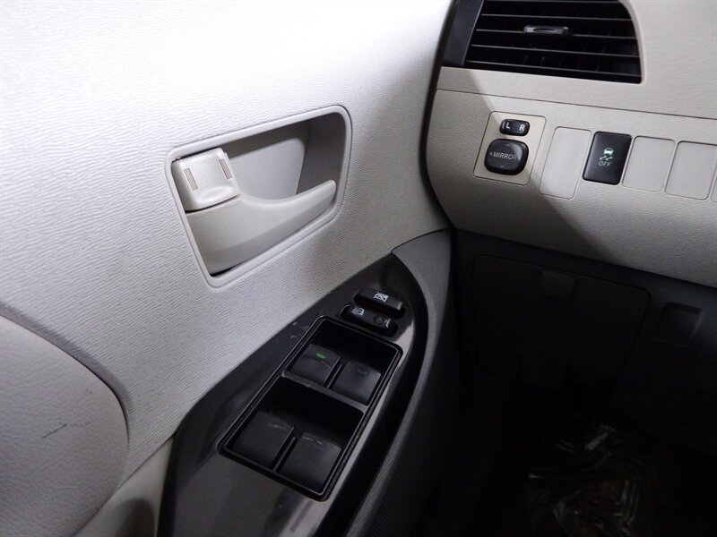 2013 TOYOTA SIENNA - Image 14