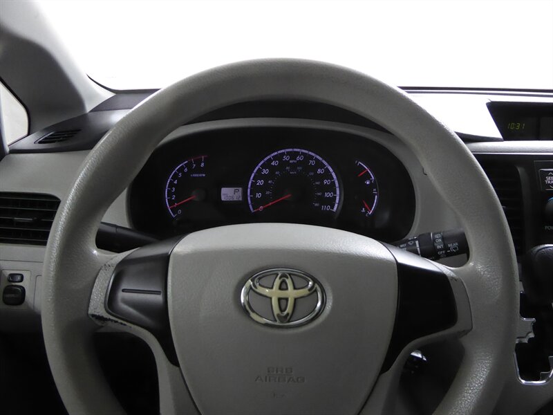 2013 TOYOTA SIENNA - Image 10