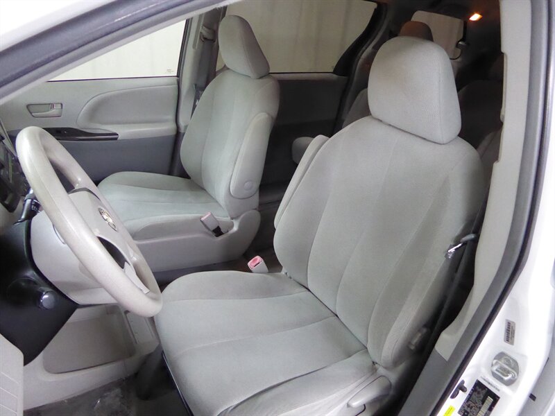2013 TOYOTA SIENNA - Image 16