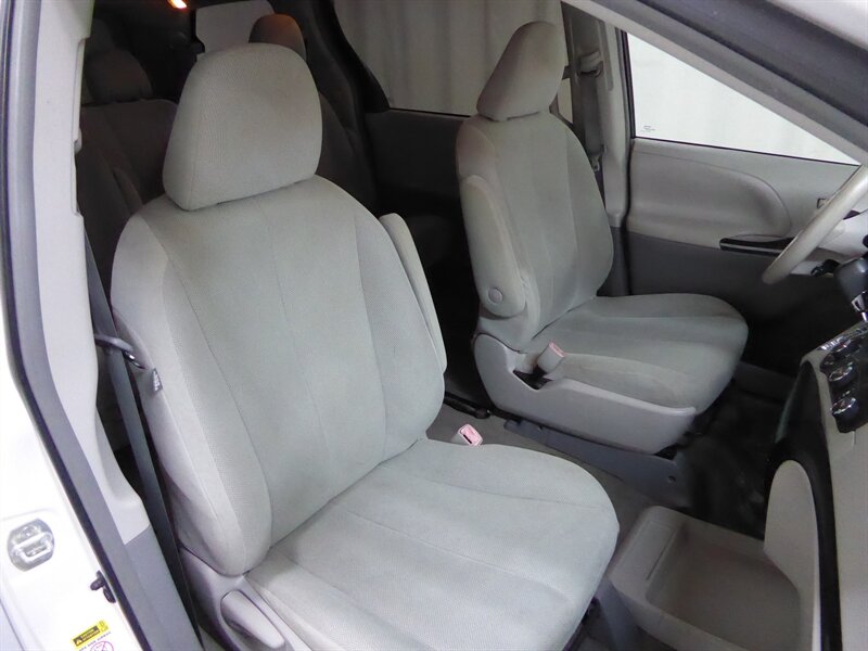 2013 TOYOTA SIENNA - Image 20