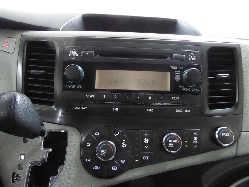 2013 TOYOTA SIENNA - Image 13