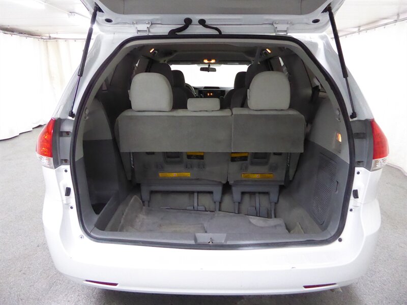 2013 TOYOTA SIENNA - Image 27