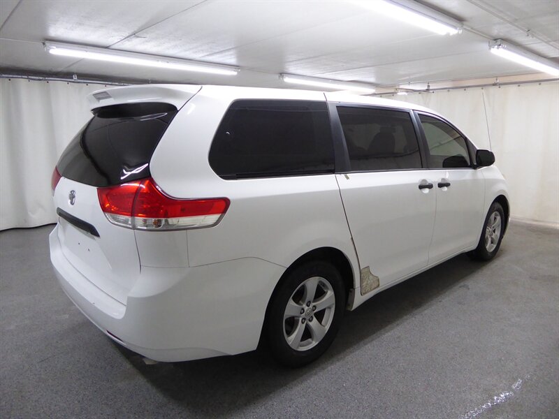 2013 TOYOTA SIENNA - Image 7