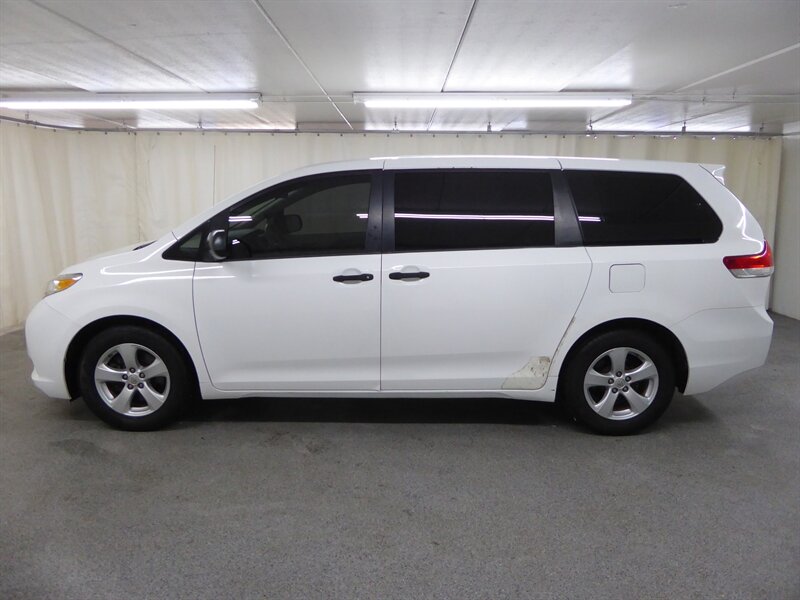 2013 TOYOTA SIENNA - Image 4