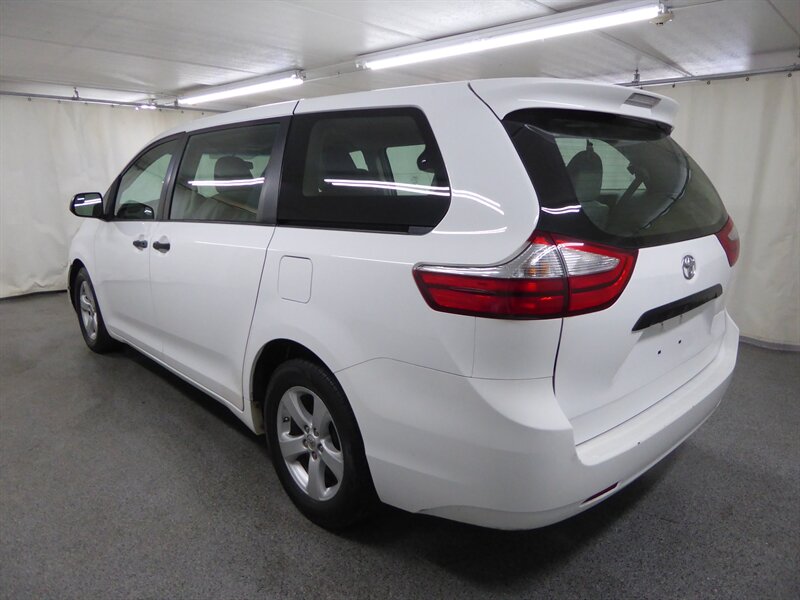 2016 TOYOTA SIENNA - Image 5