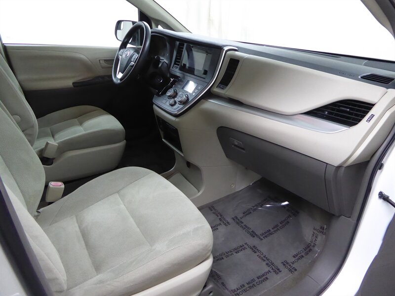 2016 TOYOTA SIENNA - Image 21