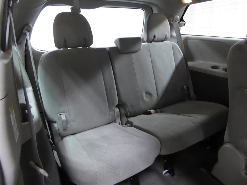 2016 TOYOTA SIENNA - Image 28