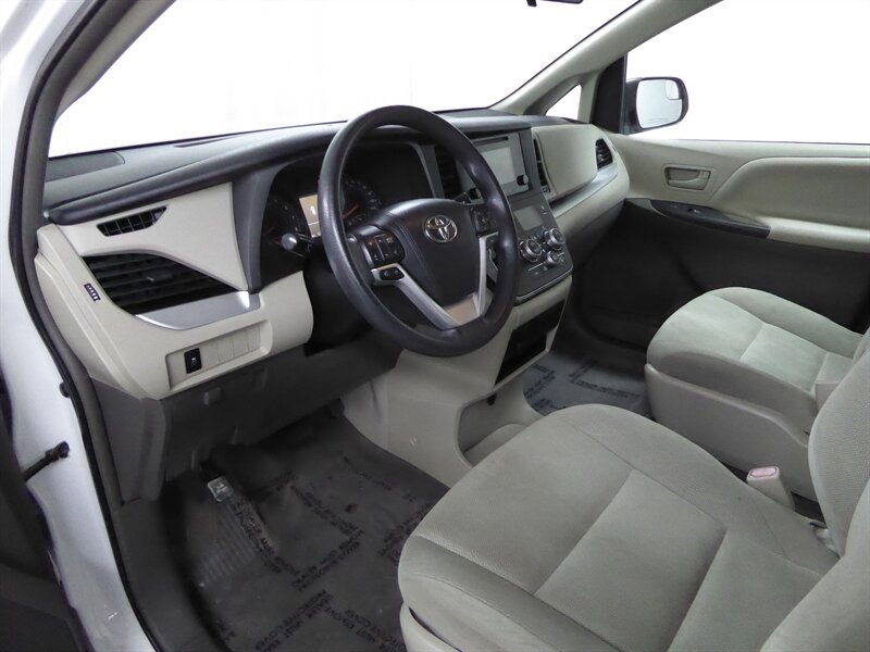 2016 TOYOTA SIENNA - Image 17