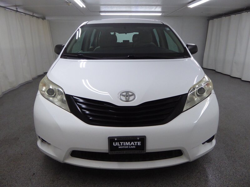 2016 TOYOTA SIENNA - Image 2