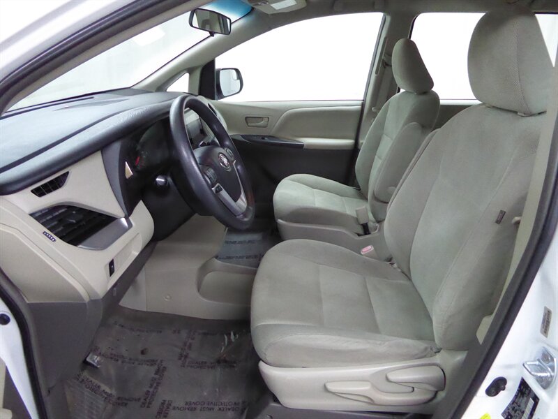 2016 TOYOTA SIENNA - Image 19