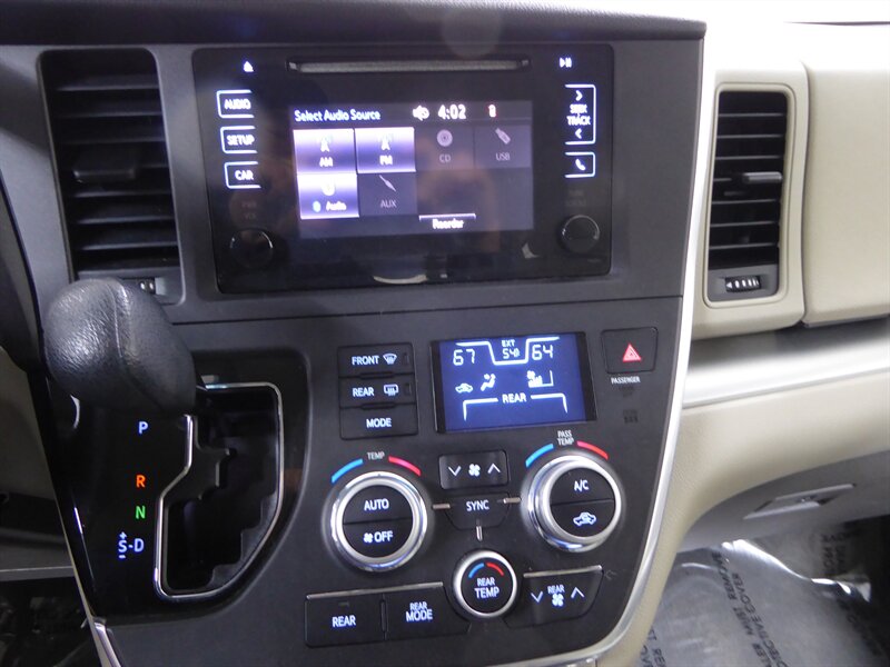 2016 TOYOTA SIENNA - Image 13