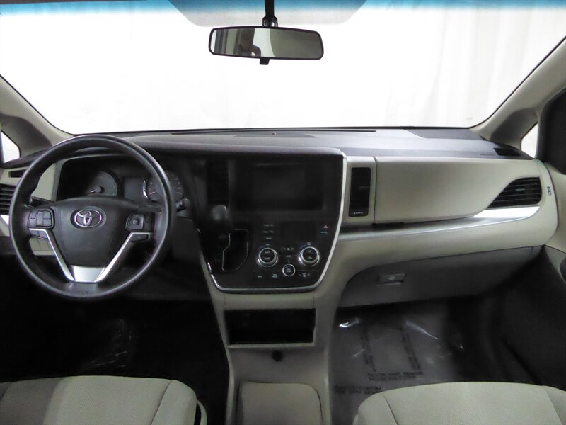 2016 TOYOTA SIENNA - Image 8