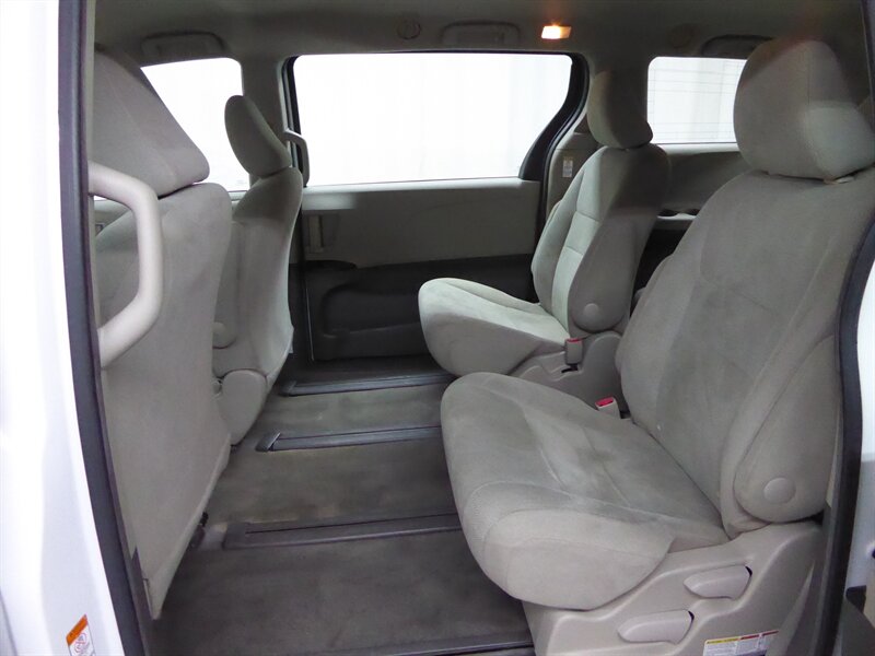2016 TOYOTA SIENNA - Image 25