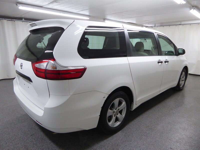 2016 TOYOTA SIENNA - Image 7