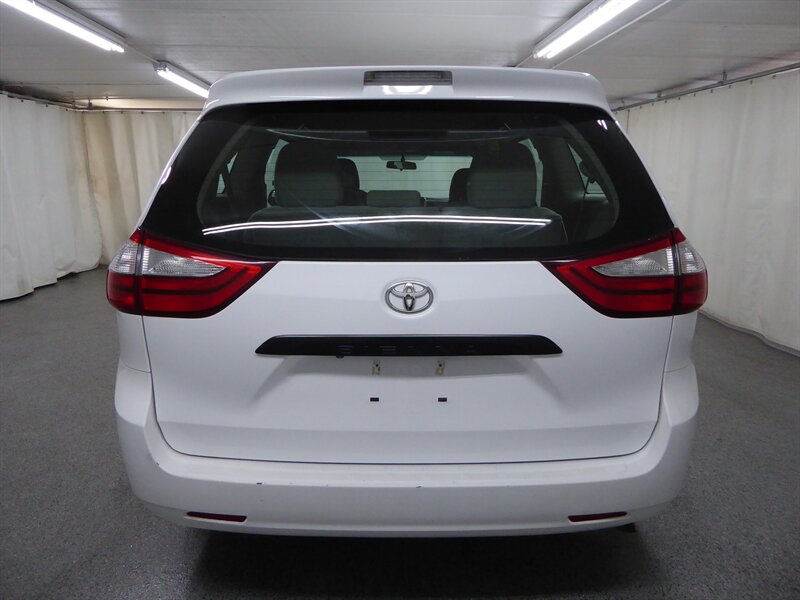 2016 TOYOTA SIENNA - Image 6
