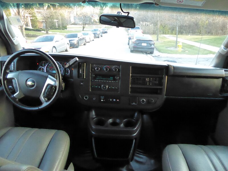 2017 CHEVROLET EXPRESS - Image 9
