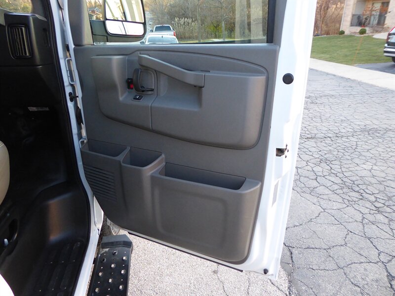 2017 CHEVROLET EXPRESS - Image 21