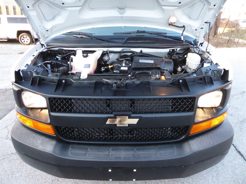 2017 CHEVROLET EXPRESS - Image 29