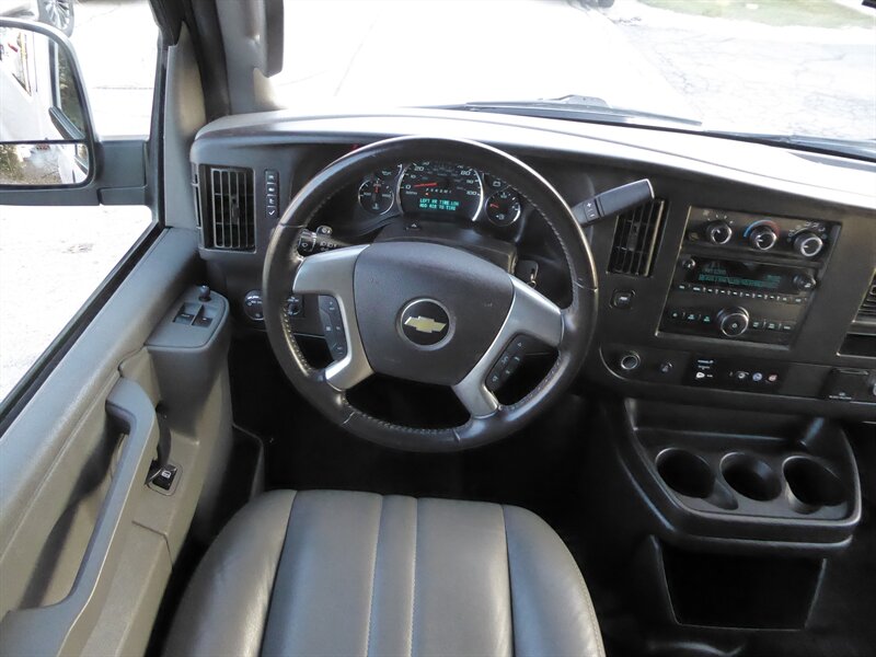 2017 CHEVROLET EXPRESS - Image 10