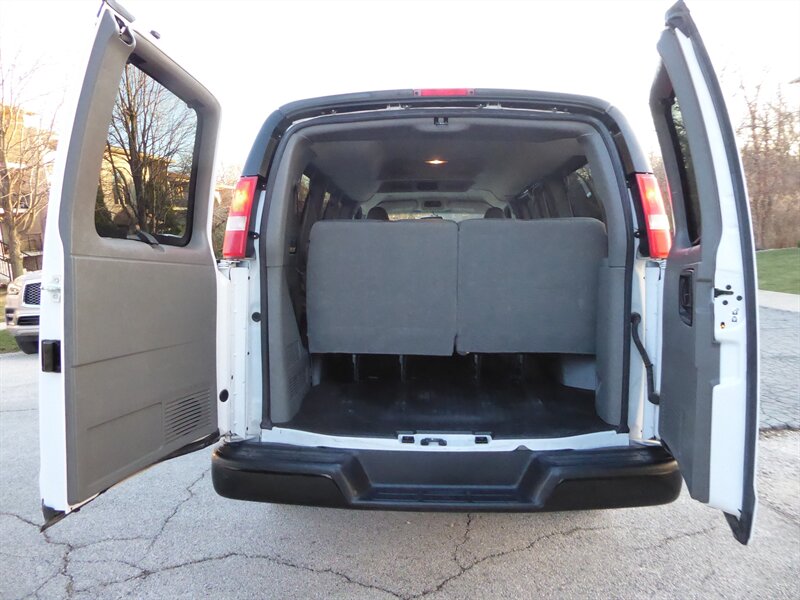 2017 CHEVROLET EXPRESS - Image 27