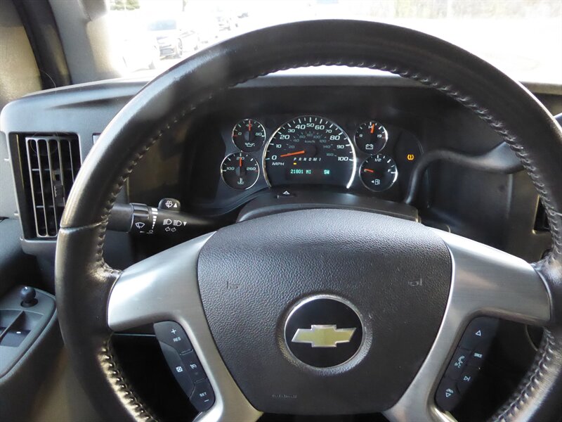 2017 CHEVROLET EXPRESS - Image 11