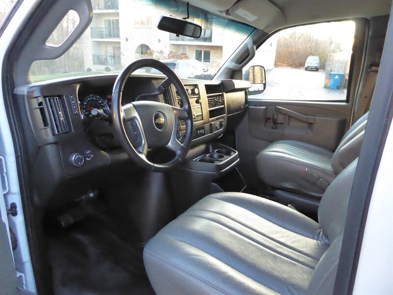 2017 CHEVROLET EXPRESS - Image 14