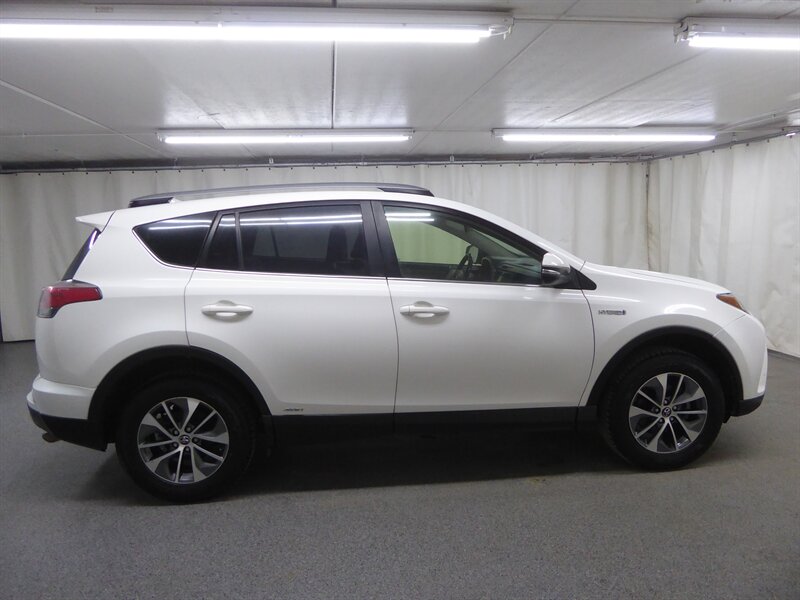 2018 TOYOTA RAV4 - Image 8