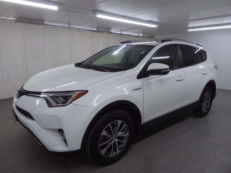 2018 TOYOTA RAV4 - Image 3